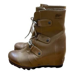 Sorel Joan of Artic leather lace up wedge boots NWOT Soze 8.5 color beige/tan